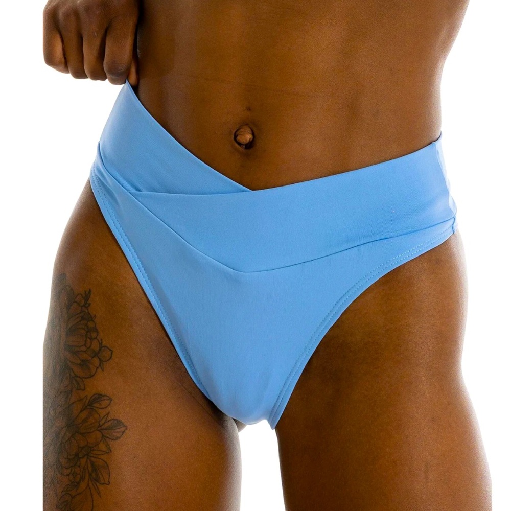 Brandy Crossover Shorts In Blue🩵